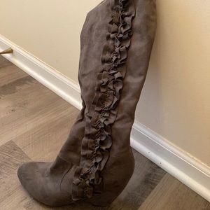 Women’s Boots. Size 10. Elle brand